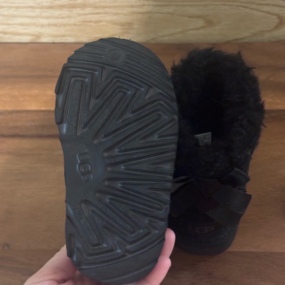 Uggs - Picture 4 of 7